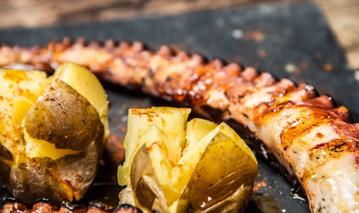 pulpo gallego a la brasa  restaurante ecológico Fogar do Santiso Santiago de Compostela
